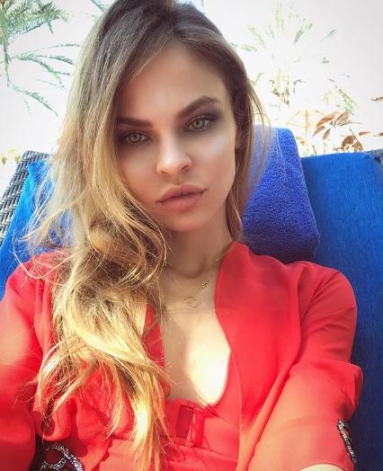 Настю Рыбку обязали выплатить Олегу Дерипаске полмиллиона рублей