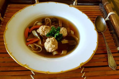 Суп из сушеных грибов с лапшой и фрикадельками