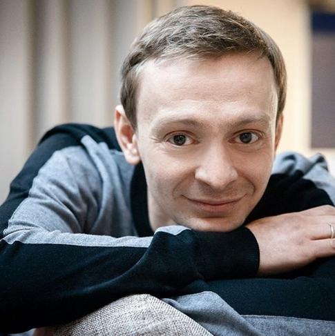 Звезда сериалов «След» и «Физрук» Евгений Кулаков тратит все гонорары на лечение сына