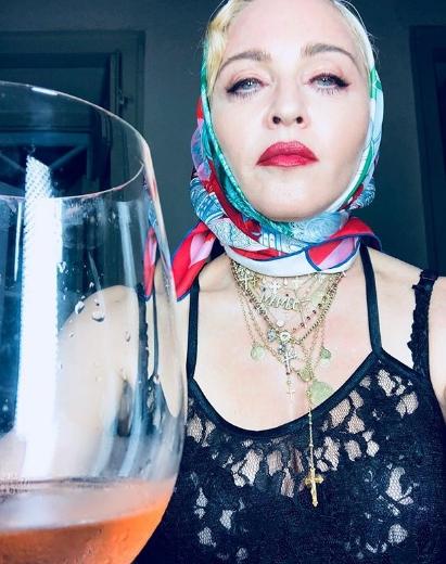 Мадонне с тортом на голове грубо напомнили про возраст