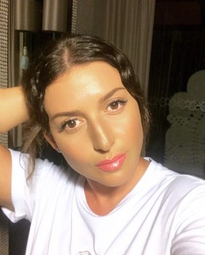 Жасмин опубликовала селфи со взрослым сыном от первого брака