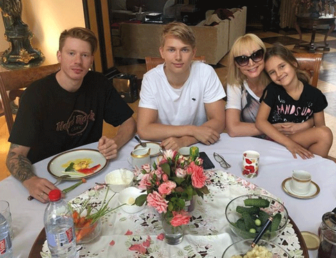 Переезд Кристины Орбакайте в Америку опровергнут