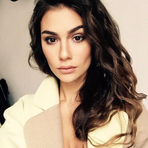 Жена Александра Овечкина хвастается дорогими подарками