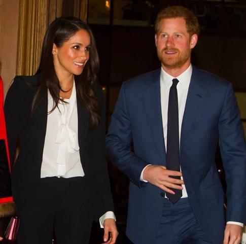 Нелепый наряд Меган Маркл спровоцировал слухи о ее беременности