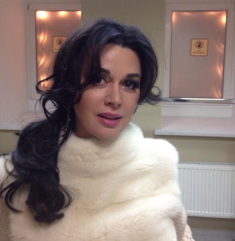 Дочь Заворотнюк объяснила, почему не связывается со СМИ