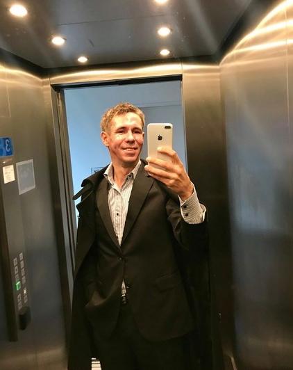 Алексей Панин привязал дочь к батарее за бардак