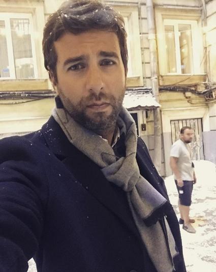 Ургант высмеял претензию Певцова к Познеру