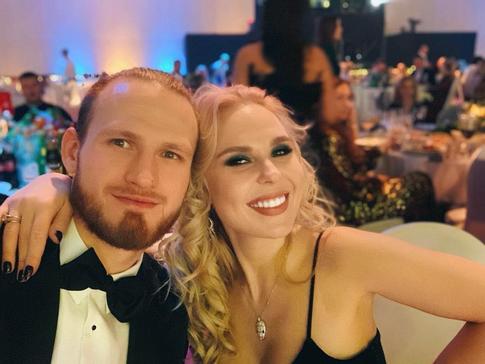 Пелагея танцует и поет для мужа