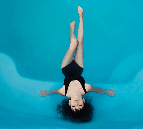 Защищаем кожу от хлорки: правила безопасности в бассейне