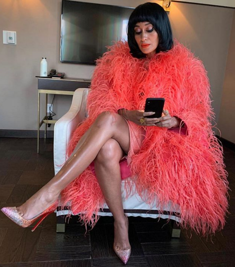 Живой коралл: выбираем аксессуары главного цвета этого сезона