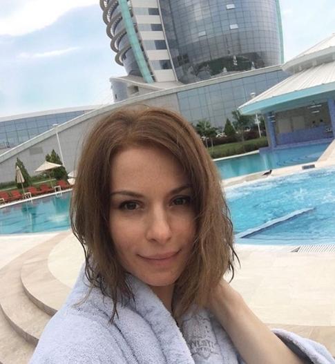 Лачина задумалась о пластике носа и щек