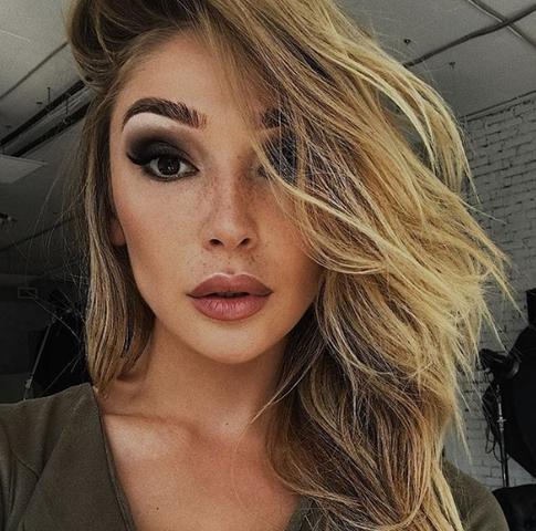 Настя Ивлеева улетела отдыхать с Элджеем