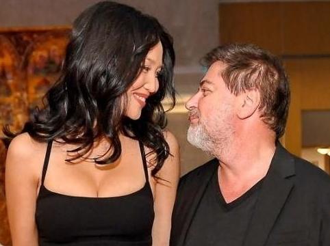 Цекало познакомил наследников с молодой женой