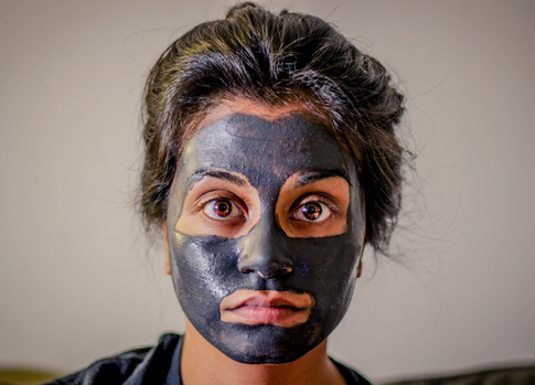 Удивительный дар природы: выбираем цветную глину для лица