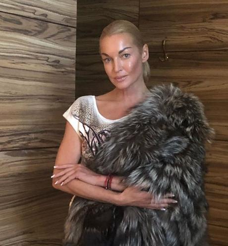 Волочкова отметила 10 месяцев отношений с любимым