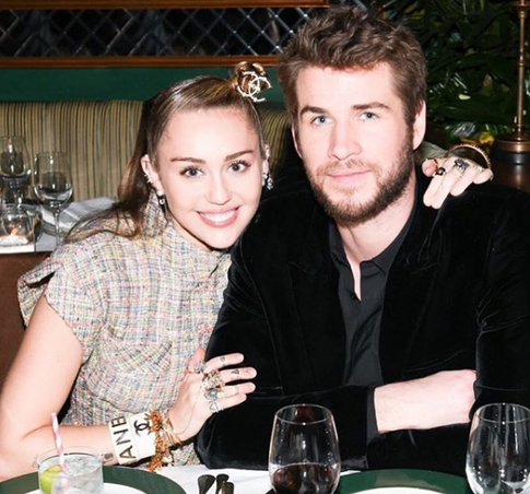 Экстрасенс: «Развод Хемсворта и Сайрус не связан с ее увлечением женщиной»