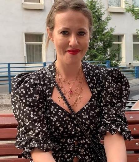 По стопам Волочковой: Собчак похвалилась растяжкой на яхте