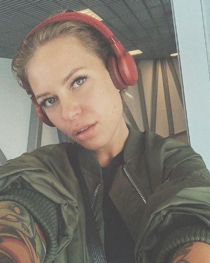 Дакоте приписывают роман с чемпионом мира по тайскому боксу