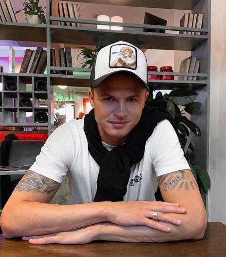 Тарасов пришел в церковь в куртке со странной надписью