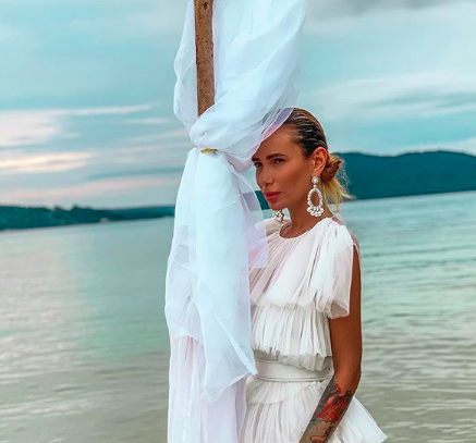 Айза Анохина призналась, что всерьез поссорилась с мужем