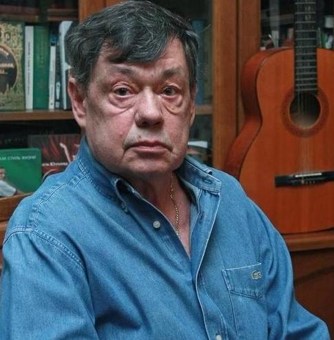 Энтузиасты бесплатно установят памятник на могиле Караченцова