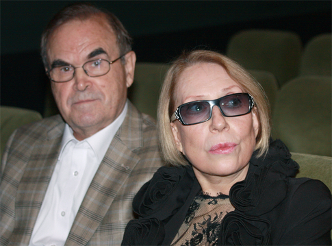 Чурикову и Панфилова обокрали в испанском аэропорту