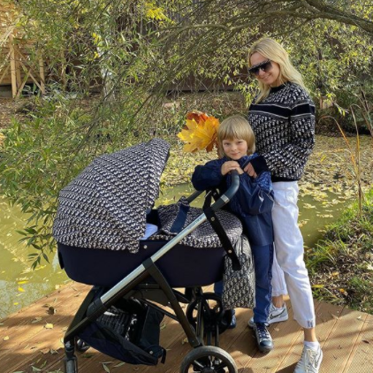 «Нянчимся»: Рудковская показала свежие фото новорожденного сына