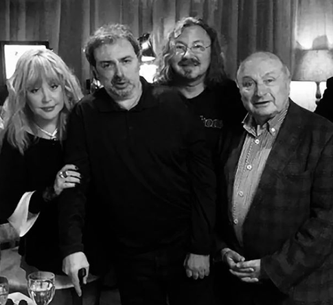 «Юмор осиротел»: звезды не могут поверить в уход Михаила Жванецкого