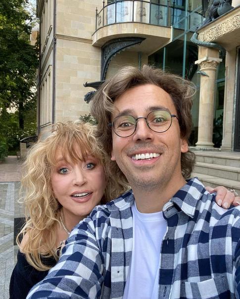 Галкин признался, что в его семье смеются над газетными сплетнями