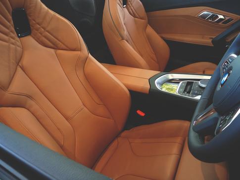 Ткань или кожа — стоит ли надевать чехол на сидения