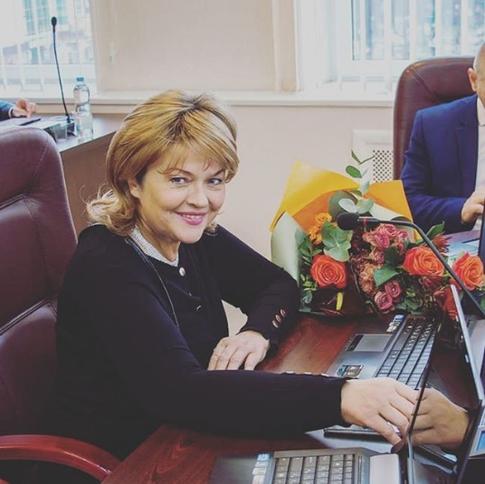 Александра Яковлева позировала без волос после химиотерапии