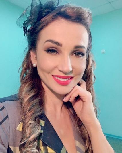 Чехова показала выигрышные позы для моделей XL