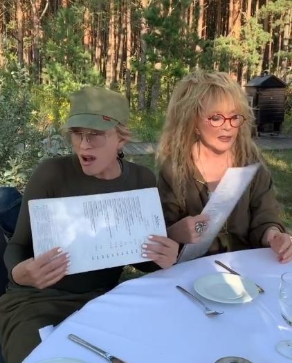 «Прекрасная и талантливая»: Пугачева поздравила Вайкуле с 66-летием