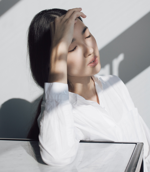 Головная боль и позвоночник у женщин: лечить или предупредить