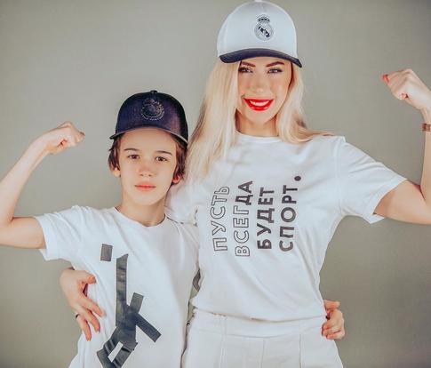 Анастасия Гребенкина о карантине: «Если в семье нам надо отдохнуть друг от друга, мы расходимся по разным комнатам»