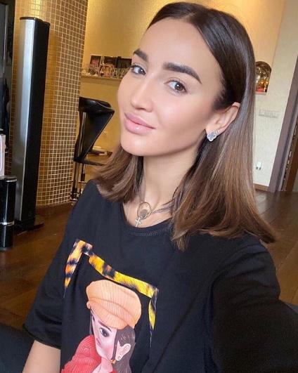 Бузова съела луковицу в прямом эфире