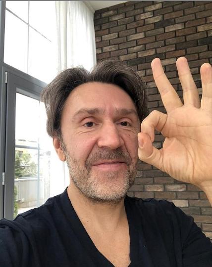 Шнуров показал четвертую жену после слухов о разводе