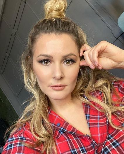 Мария Кожевникова: «Конечно, коронавирус существует, но чьих это рук дело?»