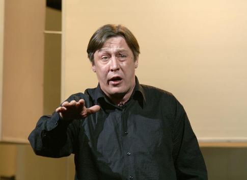 «Вдарился в машину»: хронология смертельного ДТП Михаила Ефремова