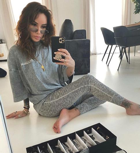 Айза Анохина нашла у мужа «веселую» переписку с другой