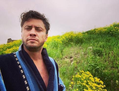 Прилучного подозревают в романе со звездой «Папиных дочек» Мирославой Карпович