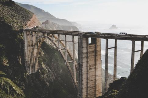 Шедевры архитектуры: топ−5 необычных мостов мира