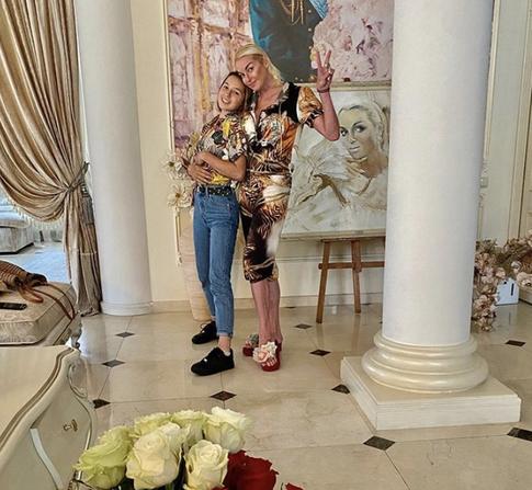 Анастасия Волочкова рассказала об отношениях с дочерью