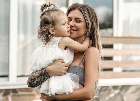 Рита Дакота объяснила, почему не боится оставлять дочь друзьям