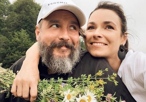 Ирена Понарошку подала документы на развод с Александром Листом