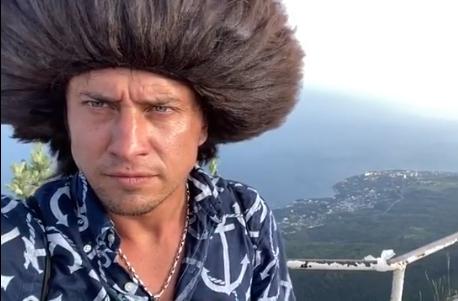 Прилучный стал носить кольцо на месте тату в честь союза с Муцениеце