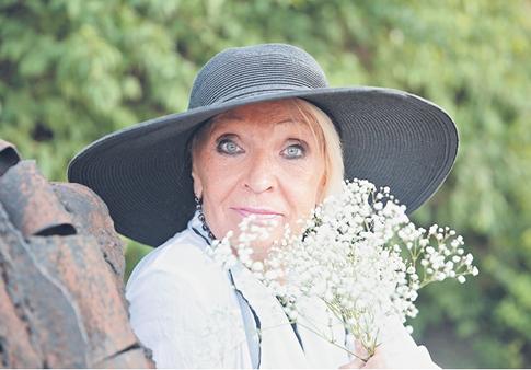 80-летняя Светлана Светличная травмировала голову на съемках