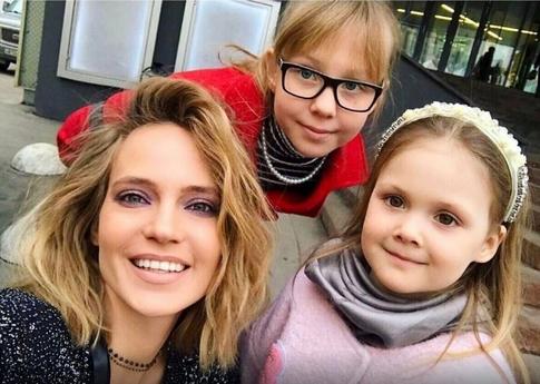 Дочь Глюк’oZы два года скрывалась за мульт-персонажем