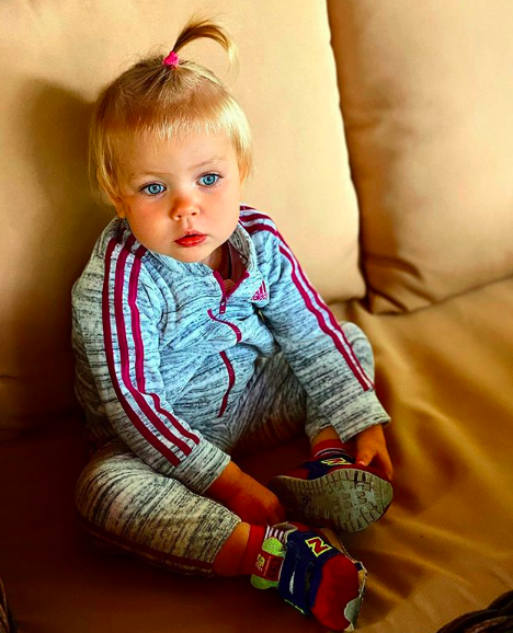 Лера Кудрявцева опубликовала фото маленькой дочери с новеньким авто