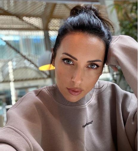 Алсу опубликовала редкое фото с похудевшим мужем